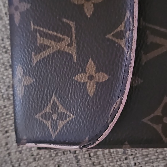 Louis Vuitton checkbook wallet - Picture 8 of 9